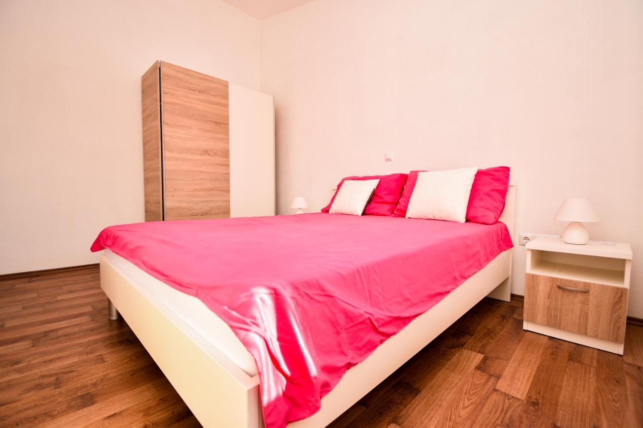 Lukic Apartment Vir